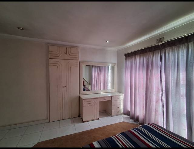 5 BEDROOM FREESTANDING FOR SALE IN MANZIL PARK